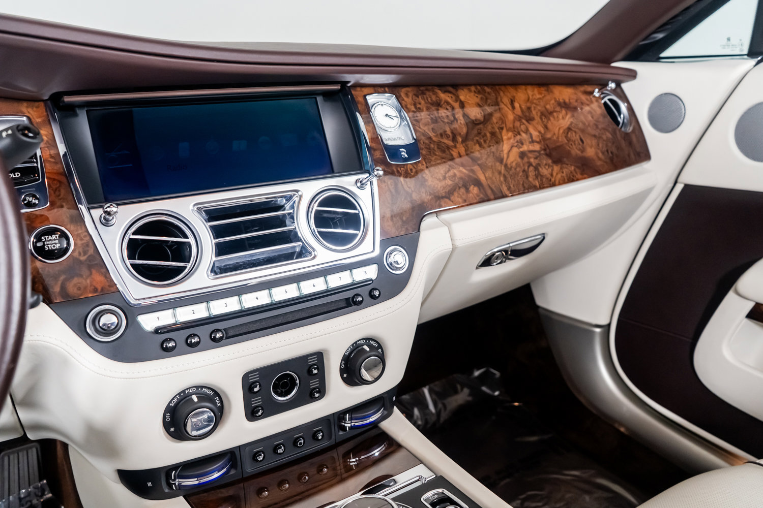 Used 2017 Rolls-Royce Dawn image 41