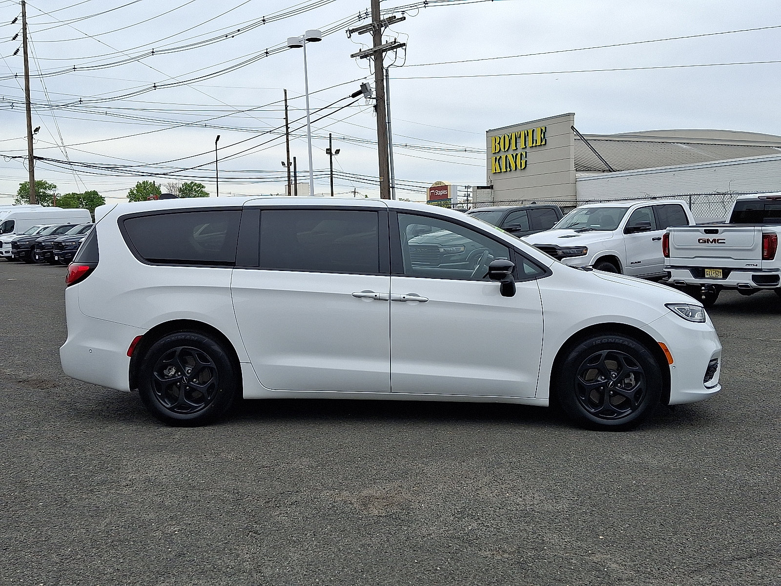 Used 2024 Chrysler Pacifica Limited FWD image 8