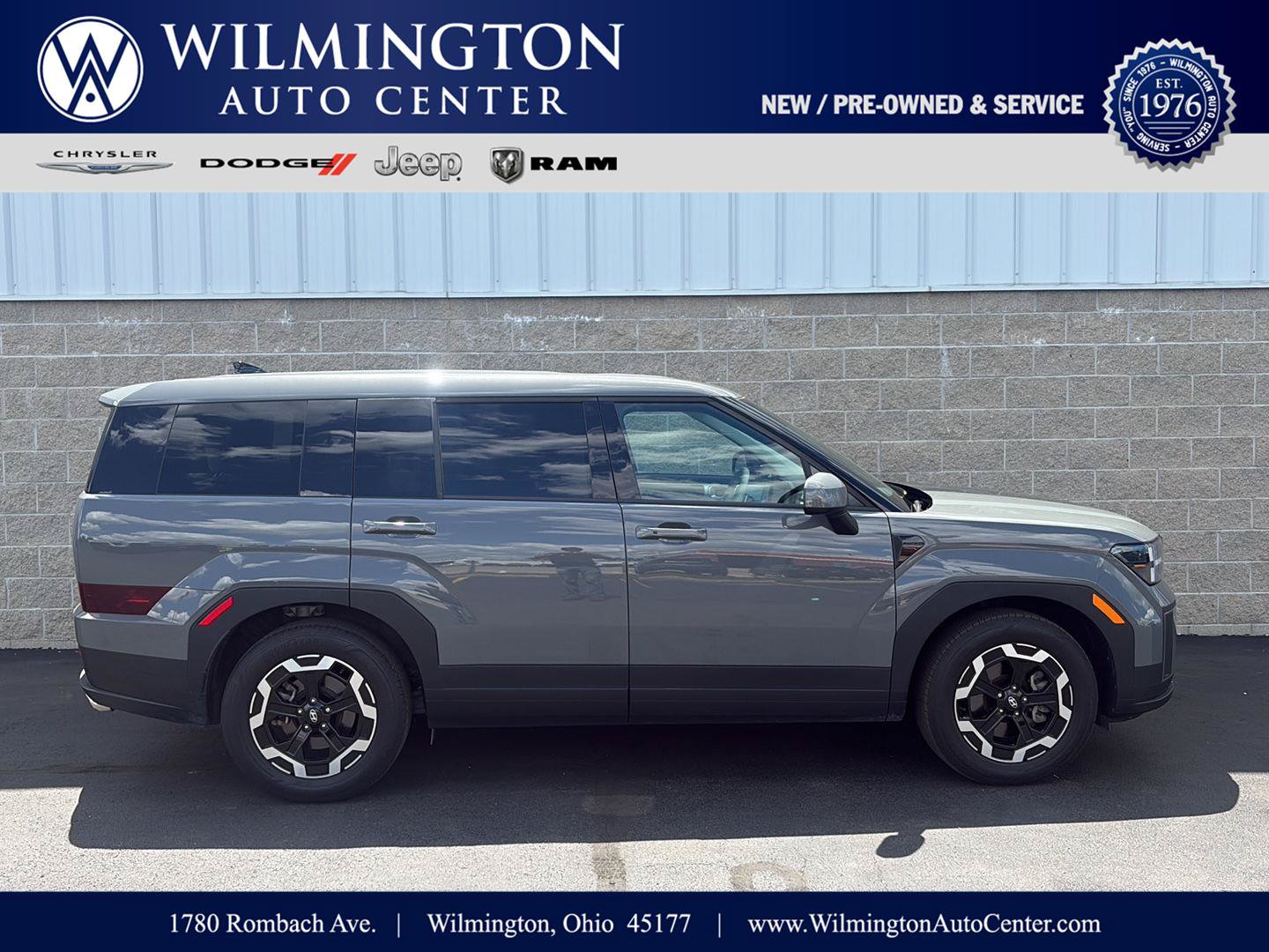 Used 2025 Hyundai Santa Fe SE AWD/4WD image 1
