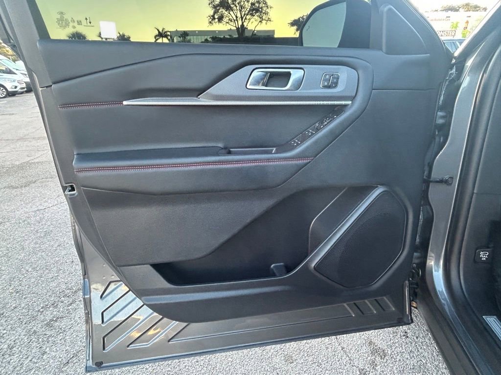 Used 2025 Ford Explorer ST-Line w/ Premium Package image 35