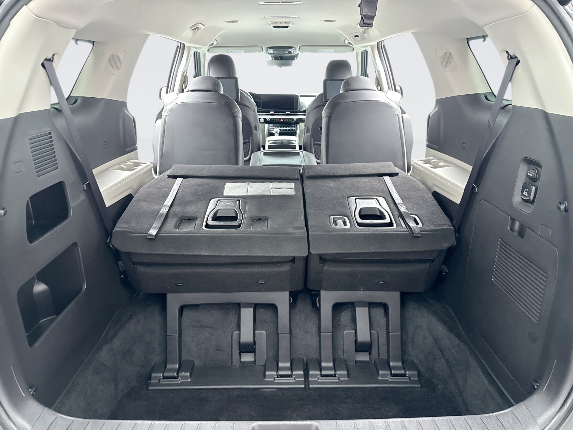 Used 2022 Kia Carnival SX image 24