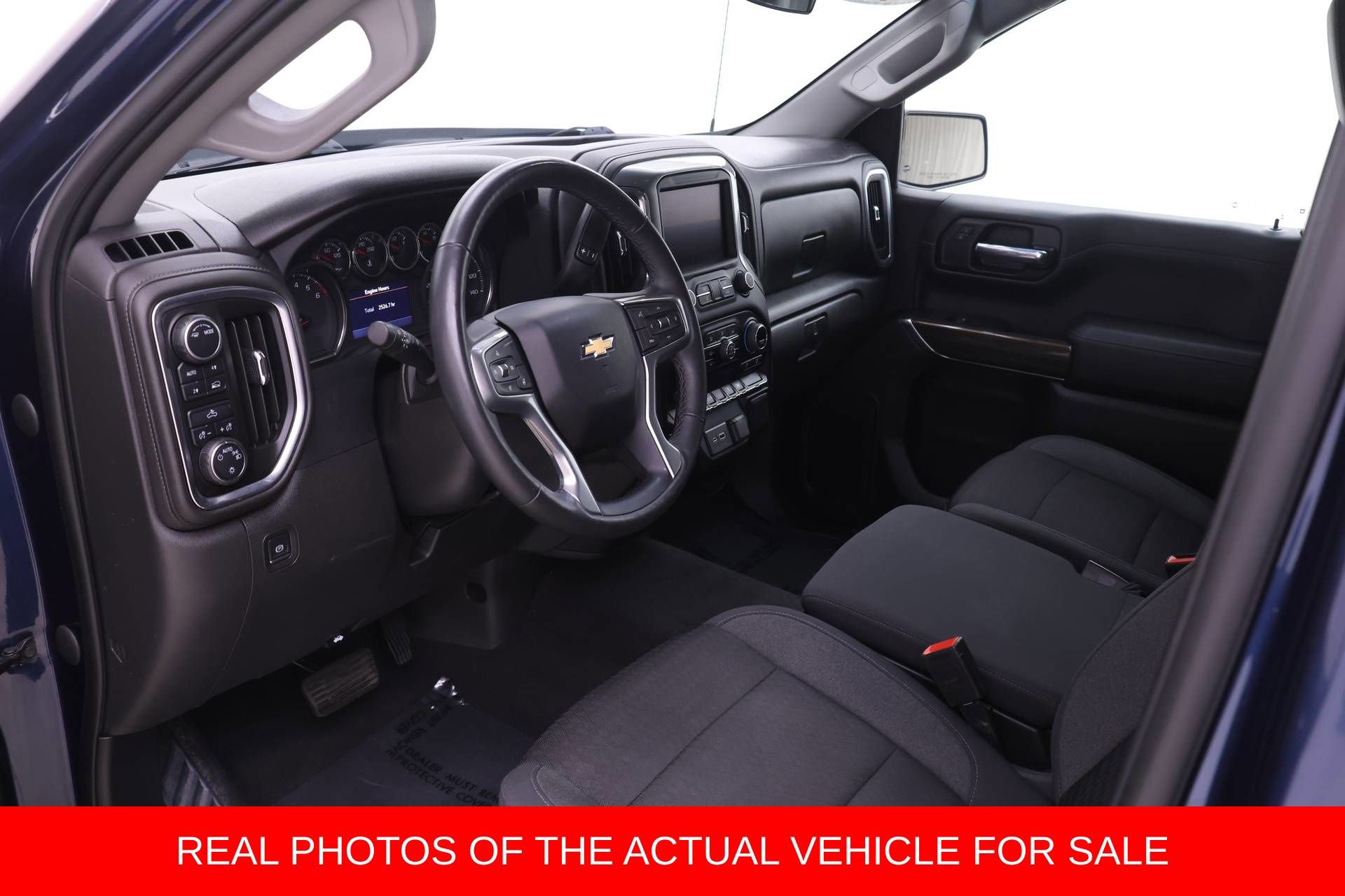 Used 2022 Chevrolet Silverado 1500 LT AWD/4WD image 3