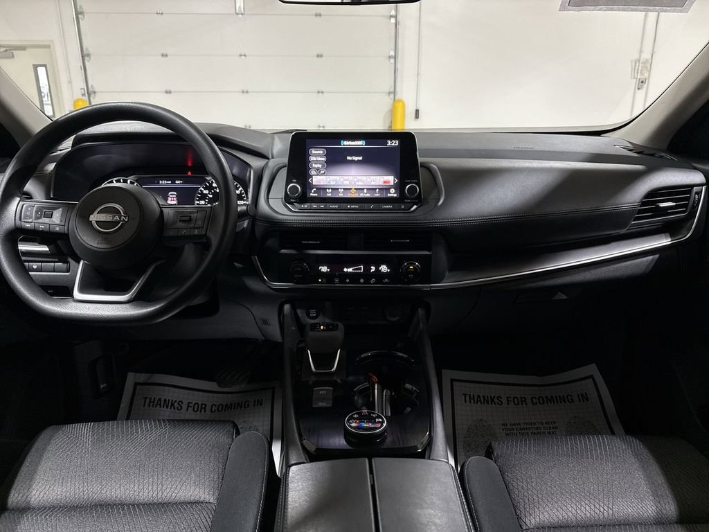 Used 2024 Nissan Rogue SV image 10
