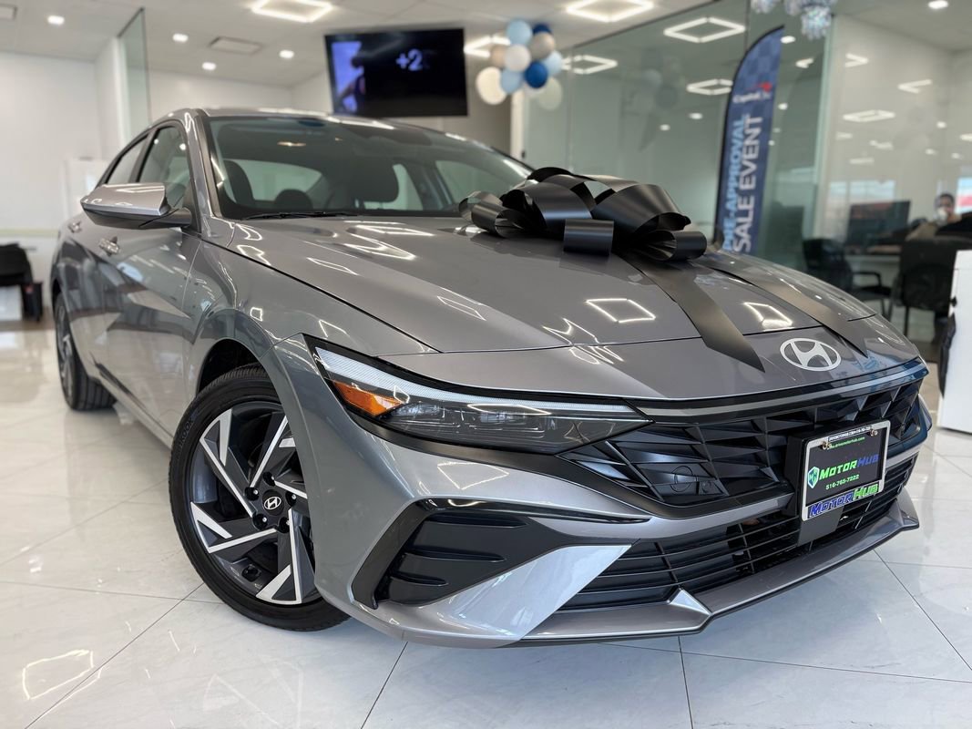 Used 2025 Hyundai Elantra SEL image 3