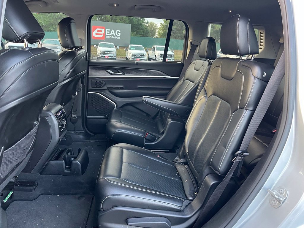 Used 2022 Jeep Grand Cherokee L Limited w/ Luxury Tech Group II AWD/4WD image 12