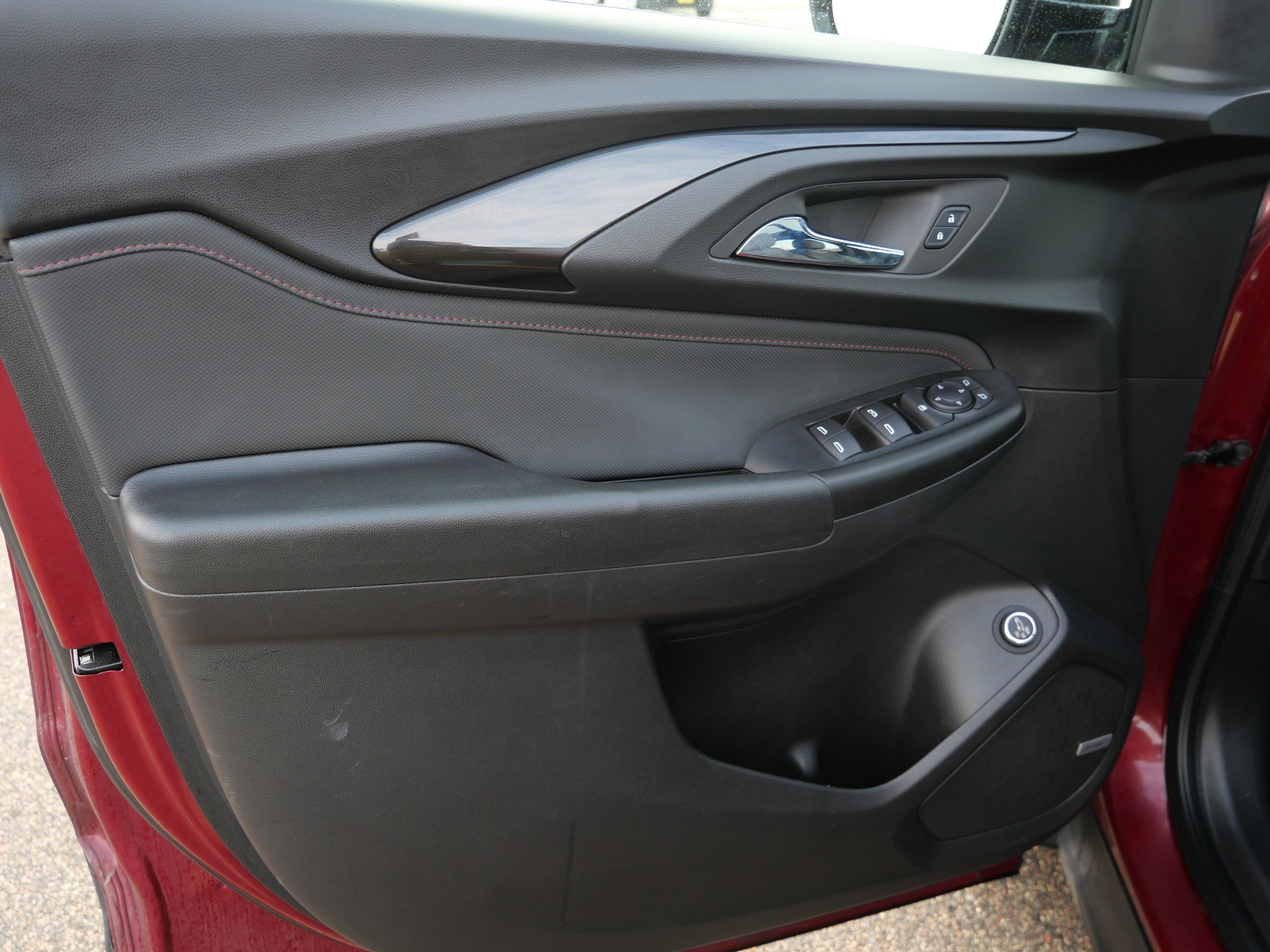 Used 2022 Chevrolet TrailBlazer RS w/ Sun and Liftgate Package image 23