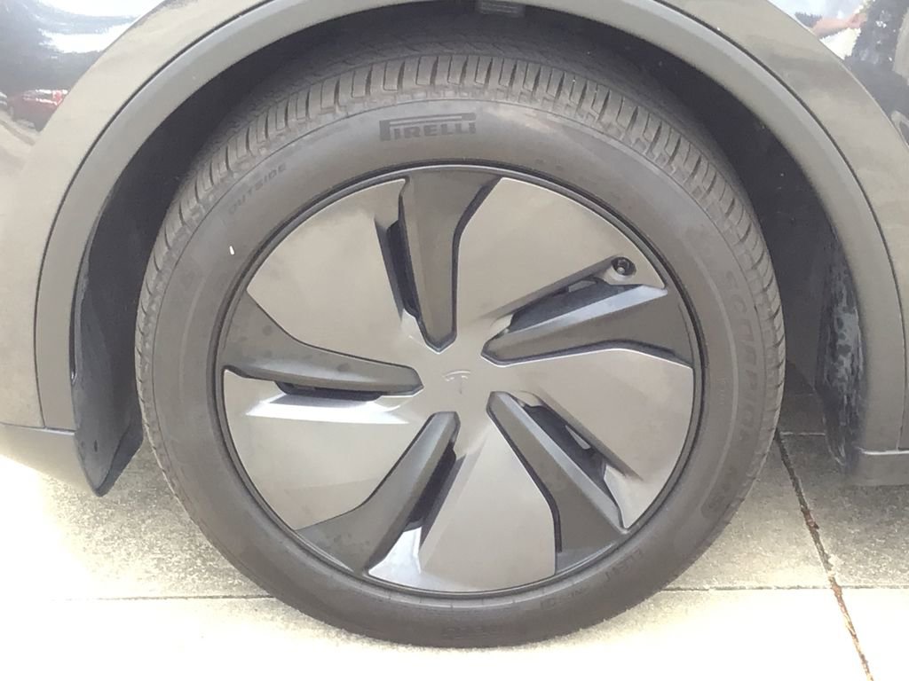 Used 2026 Tesla Model Y 2WD image 12