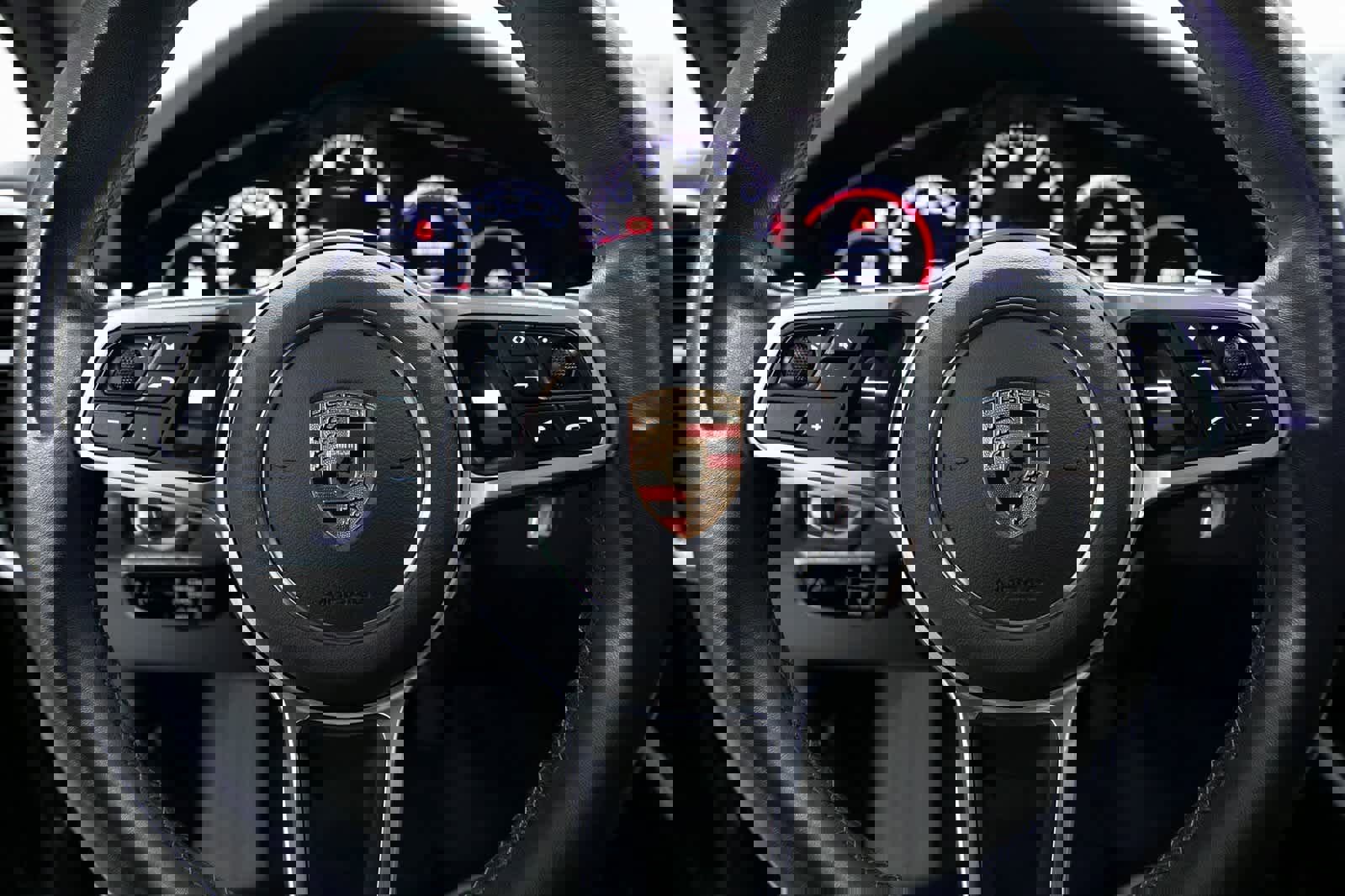 Certified 2023 Porsche Cayenne Platinum Edition w/ Assistance Package image 14