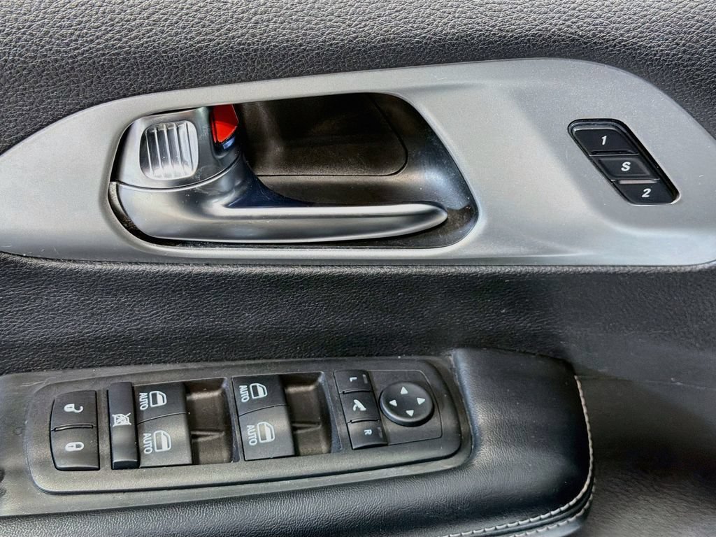 Used 2019 Chrysler Pacifica Limited w/ S Appearance Package FWD image 18