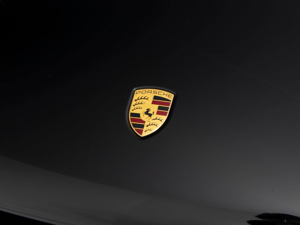 Certified 2025 Porsche Macan image 35