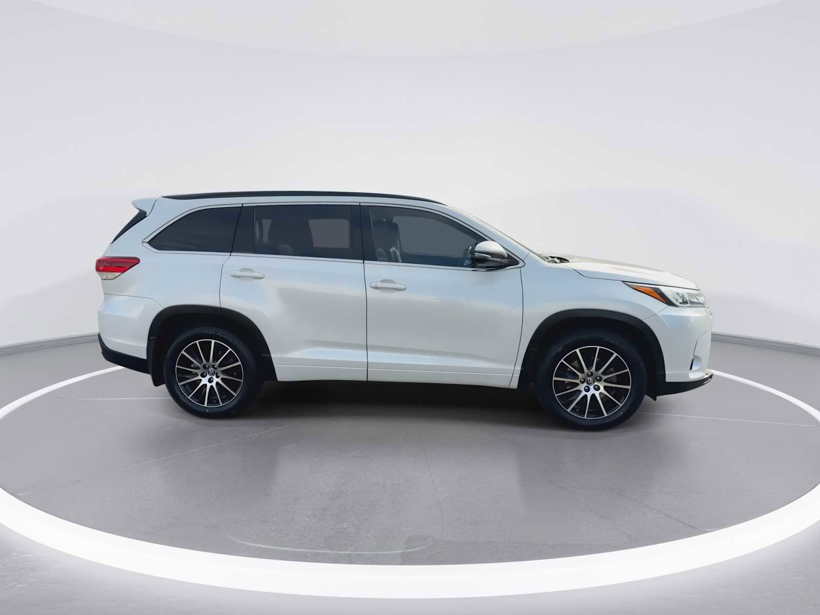 Certified 2017 Toyota Highlander SE AWD/4WD image 9