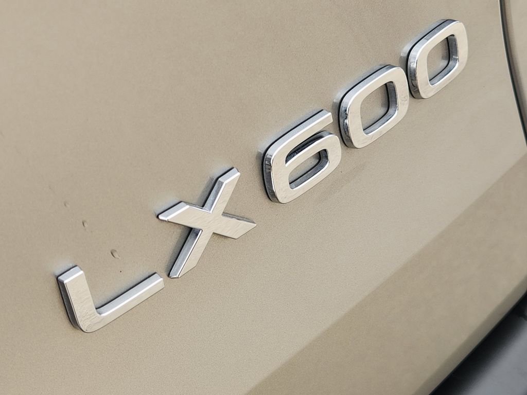 Used 2025 Lexus LX 600 4WD w/ Luxury Package image 12