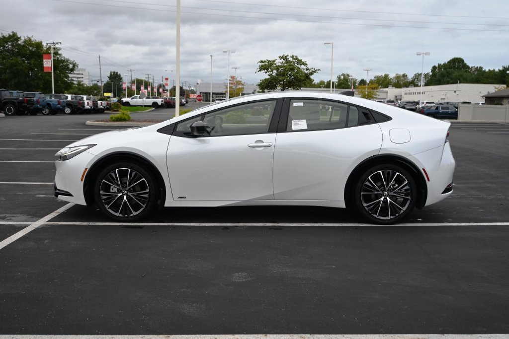 New 2027 Toyota Prius XLE AWD/4WD image 4