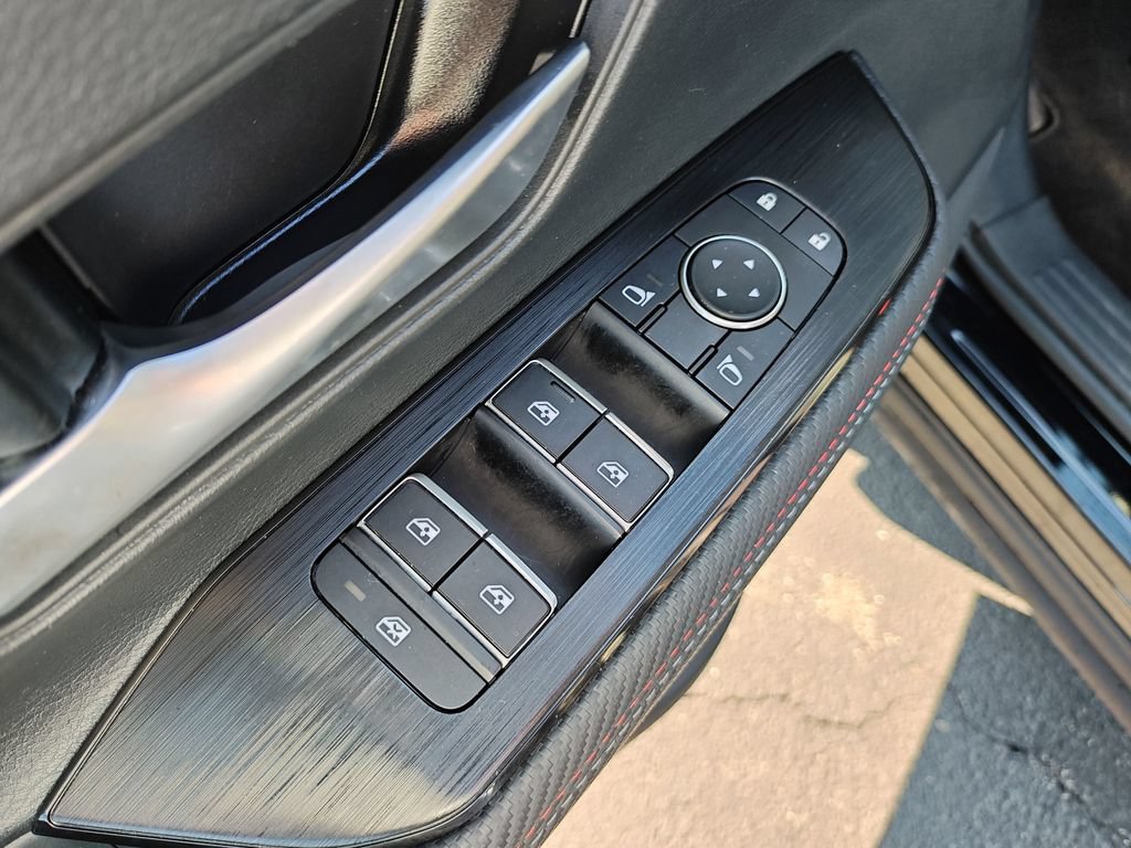 Used 2025 Nissan Kicks SR AWD/4WD image 13