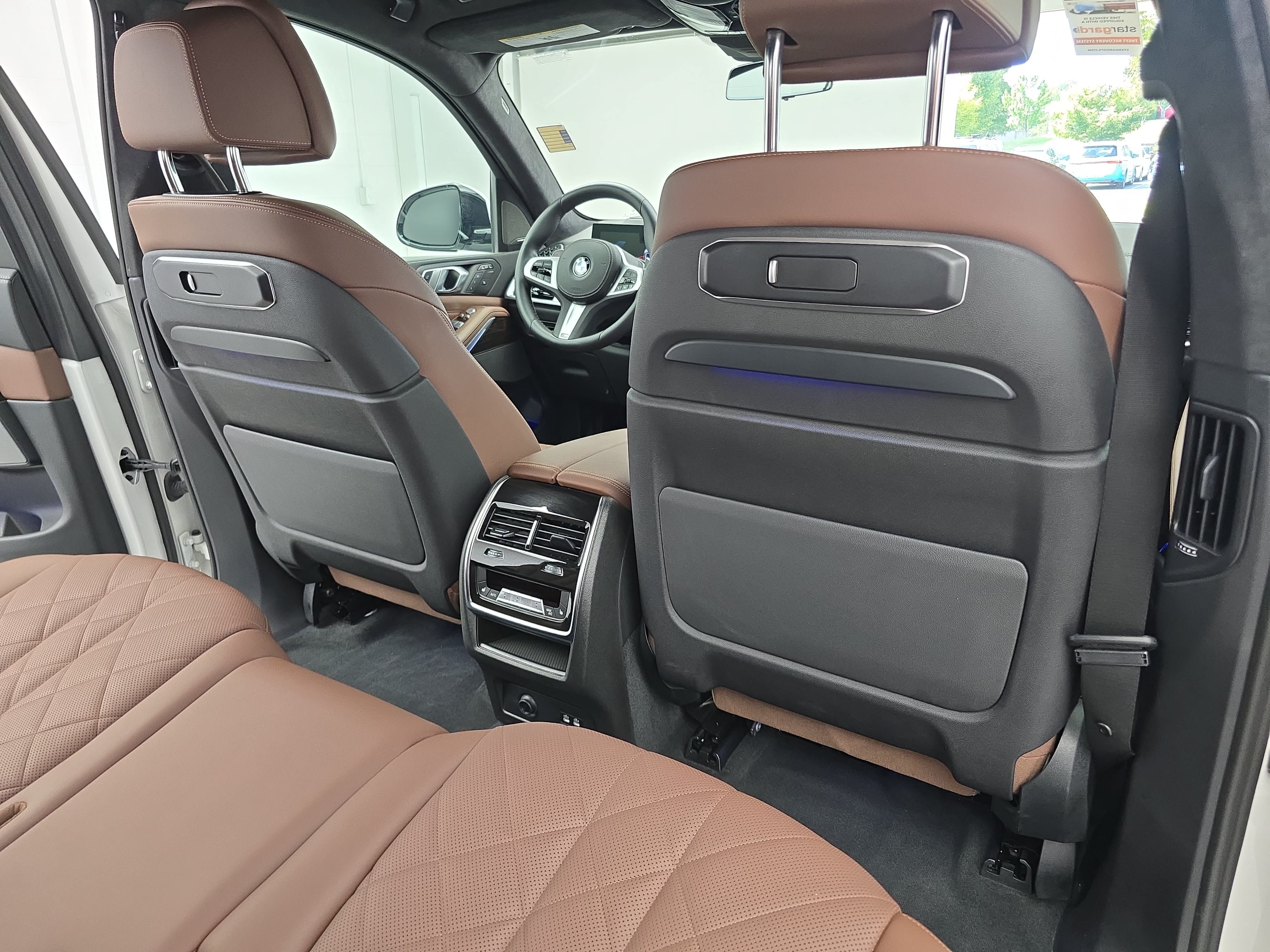 Used 2024 BMW X7 xDrive40i w/ M Sport Package AWD/4WD image 11