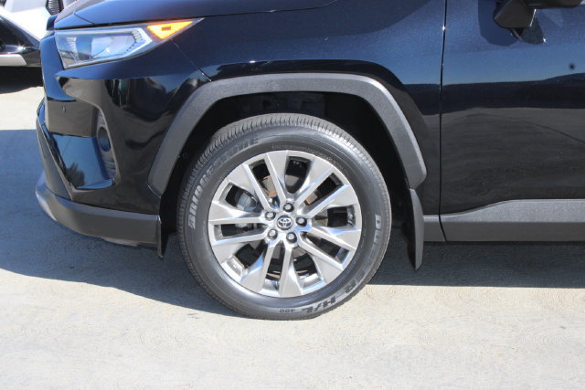 Used 2019 Toyota RAV4 Limited w/ Carpet Mat Package FWD image 4