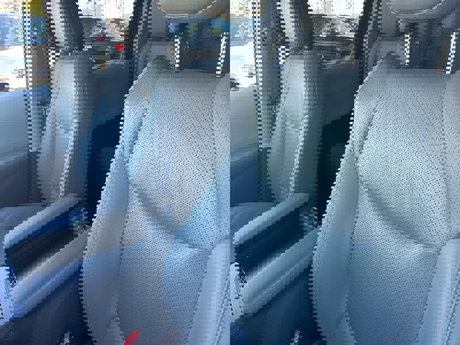 Used 2022 Toyota Sienna Limited image 21