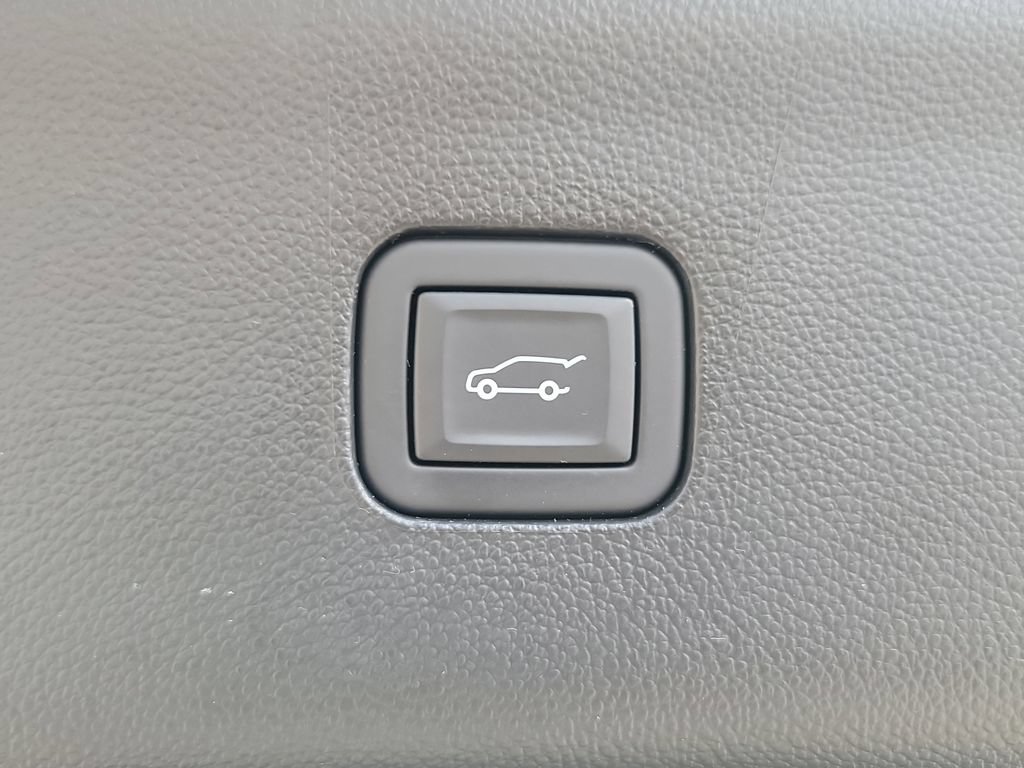 Used 2023 Buick Enclave Essence FWD image 9