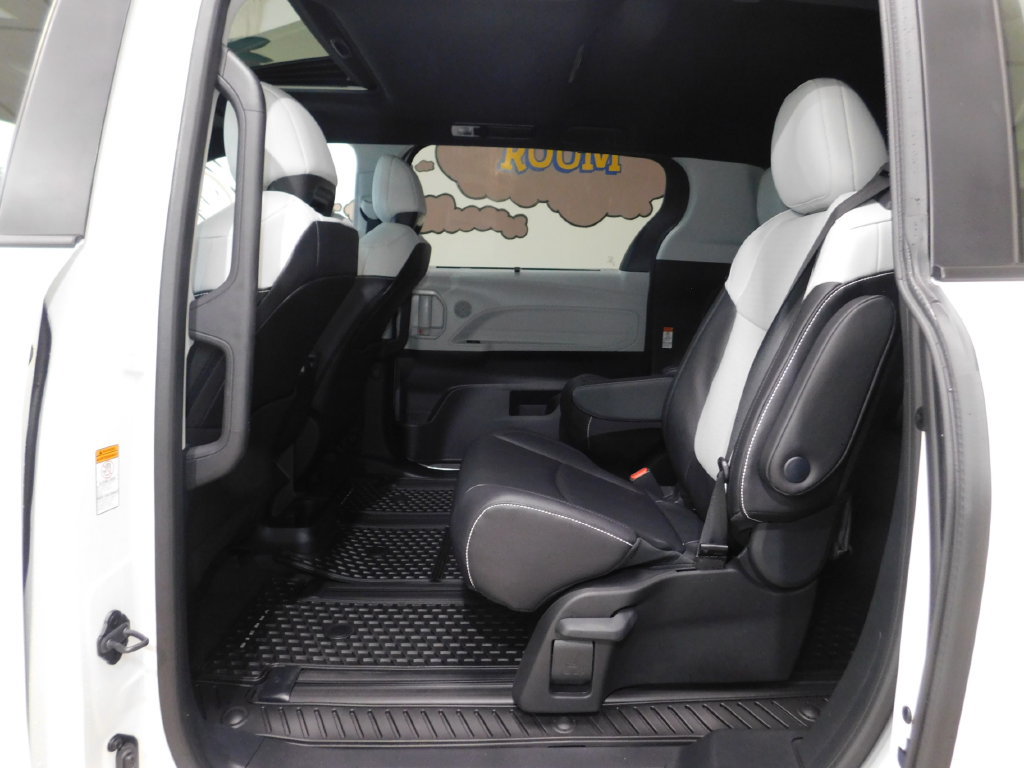 Used 2026 Toyota Sienna XSE AWD/4WD image 50