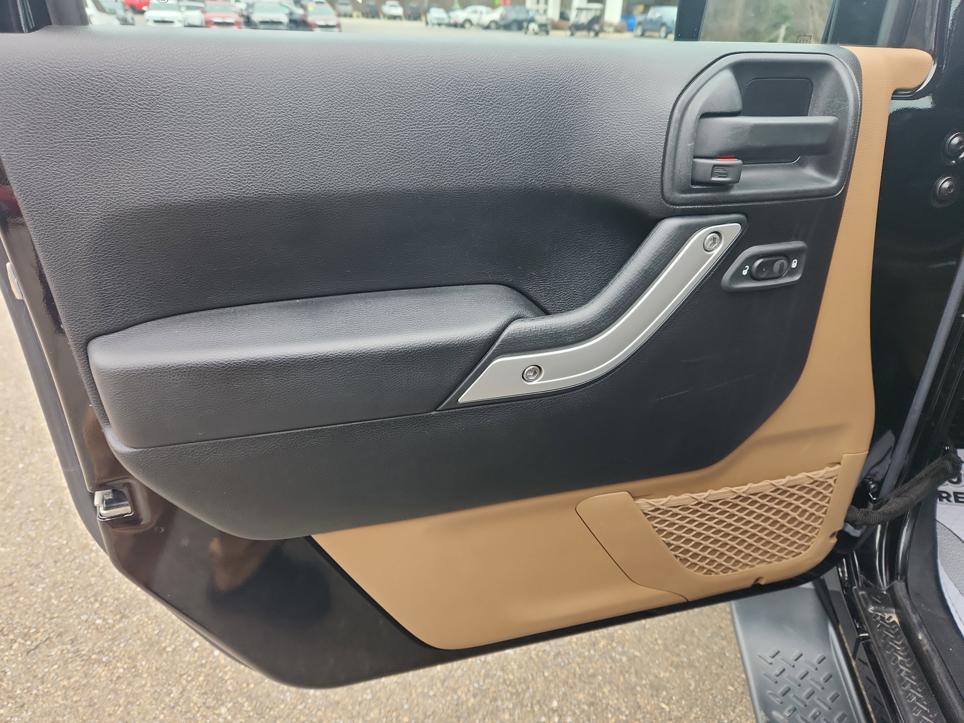 Used 2016 Jeep Wrangler Unlimited Sahara w/ Connectivity Group image 20