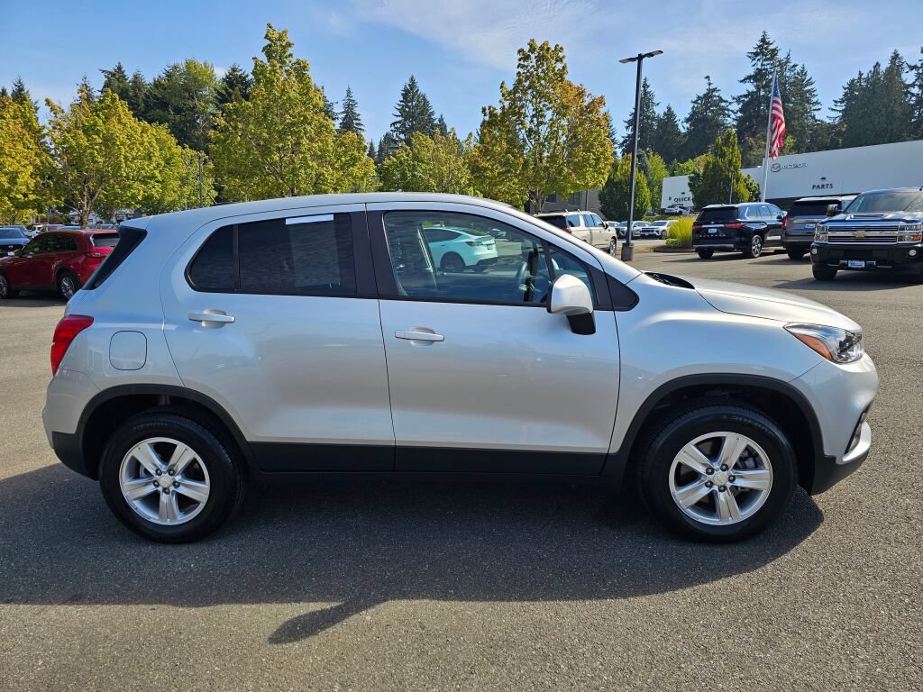 Used 2020 Chevrolet Trax LS w/ Tint and Cruise Package AWD/4WD image 4