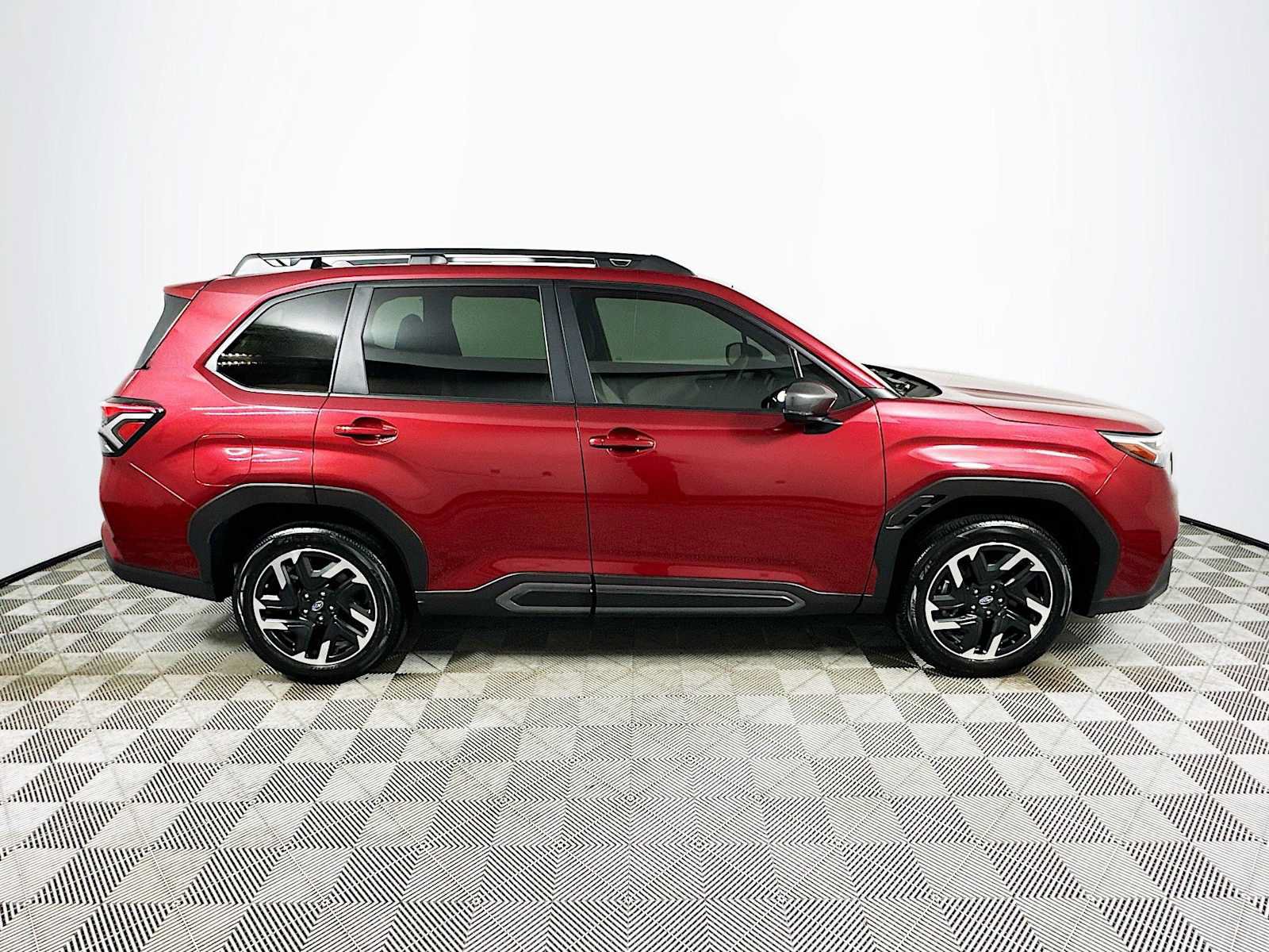 Certified 2025 Subaru Forester Limited w/ Popular Package #1 AWD/4WD image 8