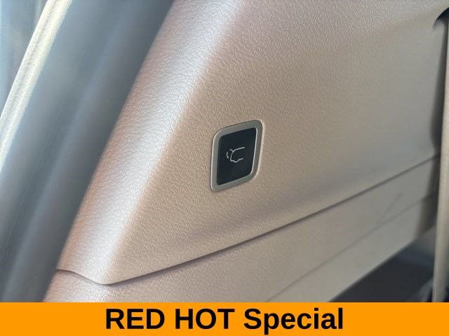 Used 2023 Chrysler Voyager LX FWD image 33