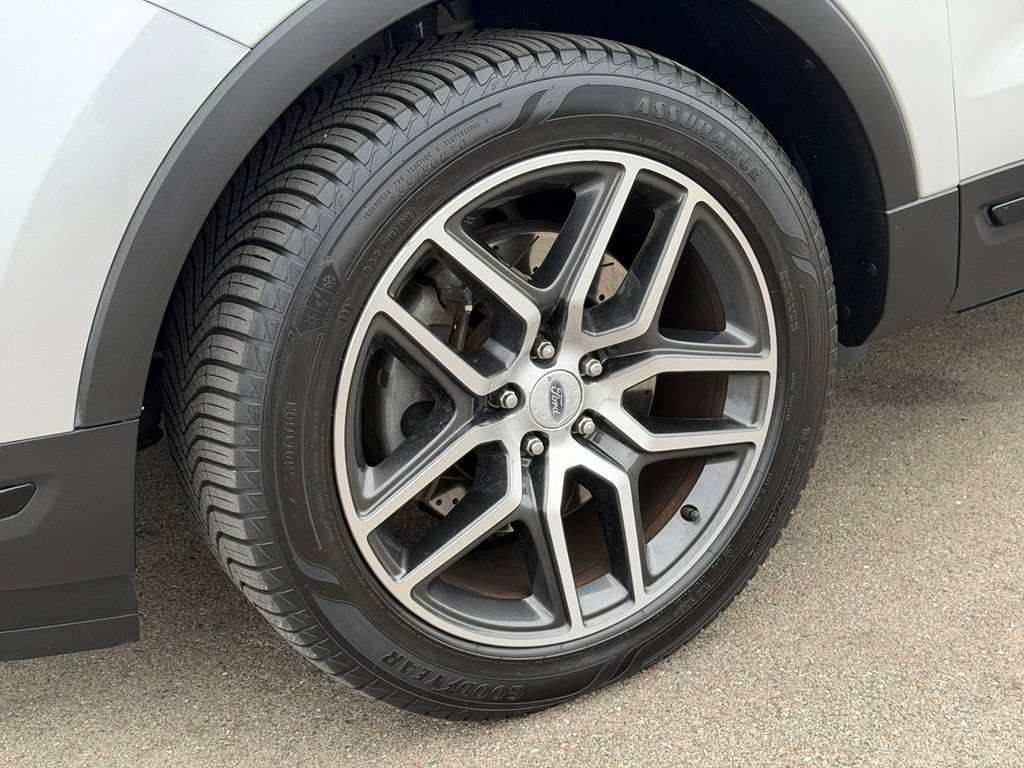 Used 2019 Ford Explorer Sport w/ Equipment Group 401A AWD/4WD image 27