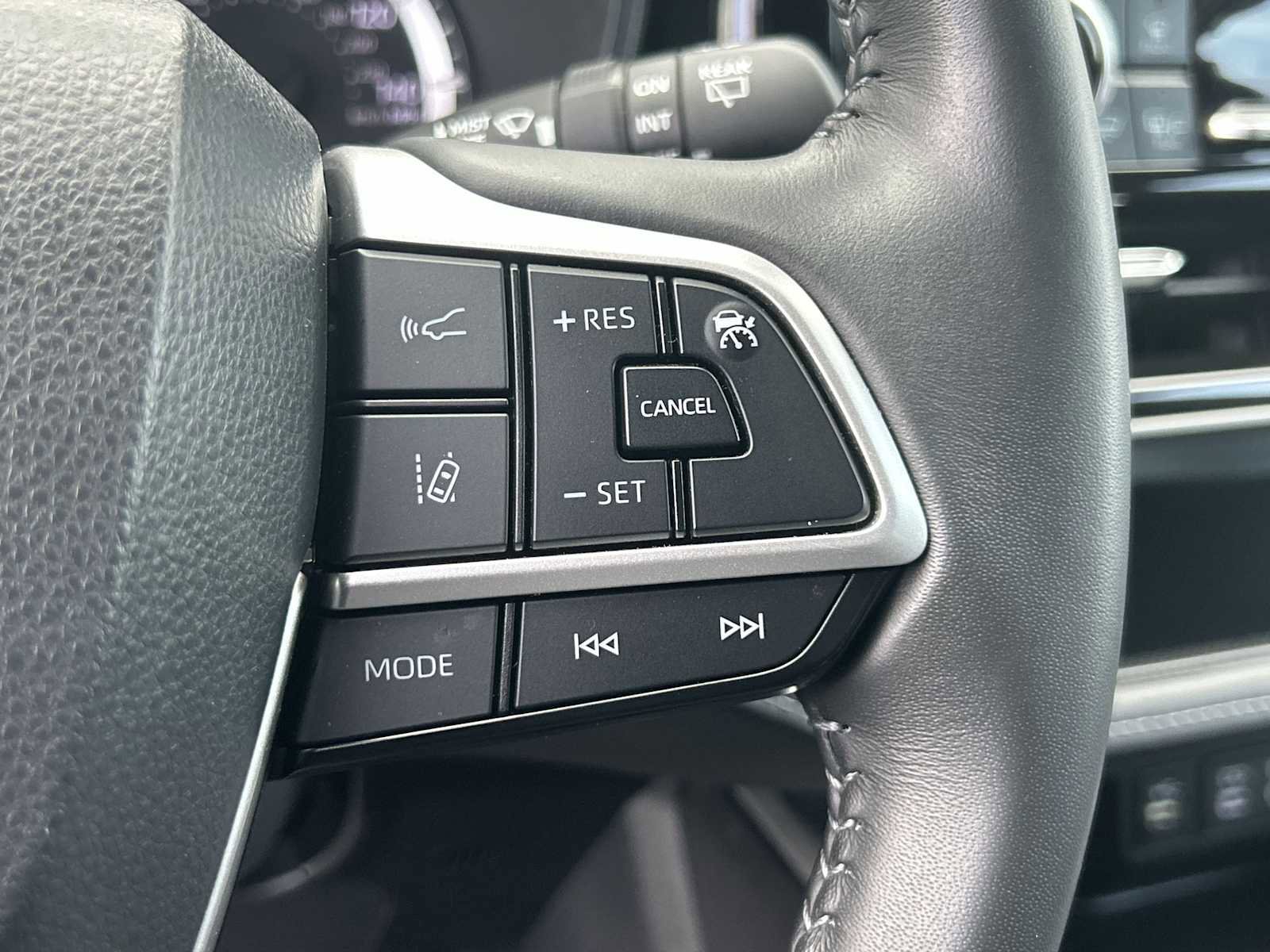 Used 2023 Toyota Highlander LE image 25