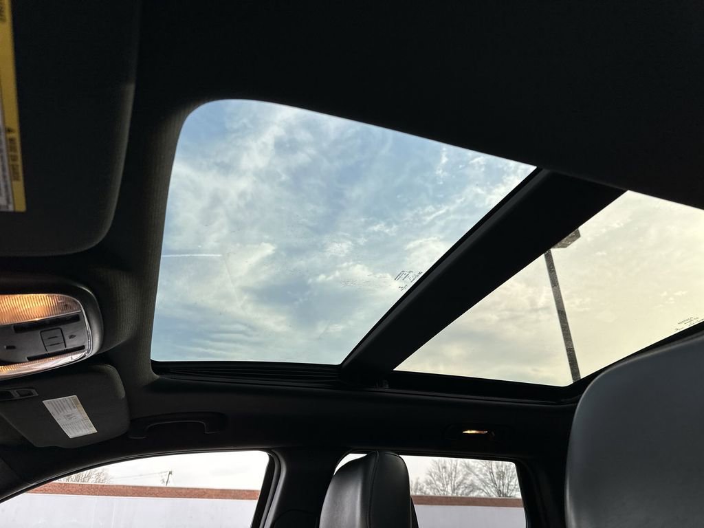 Used 2015 Jeep Grand Cherokee Limited w/ Luxury Group II image 21