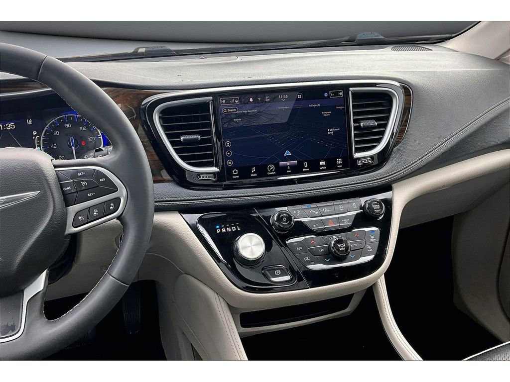 Used 2022 Chrysler Pacifica Limited image 7