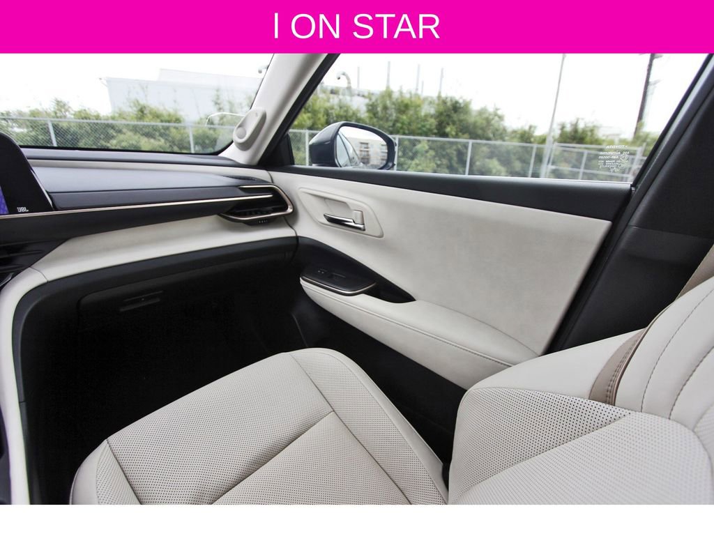 Used 2023 Toyota Crown Limited image 12