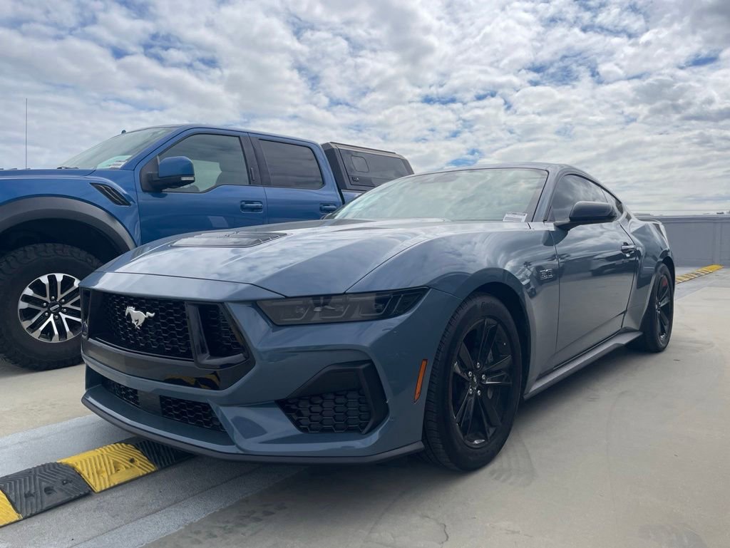 Used 2025 Ford Mustang GT RWD image 5