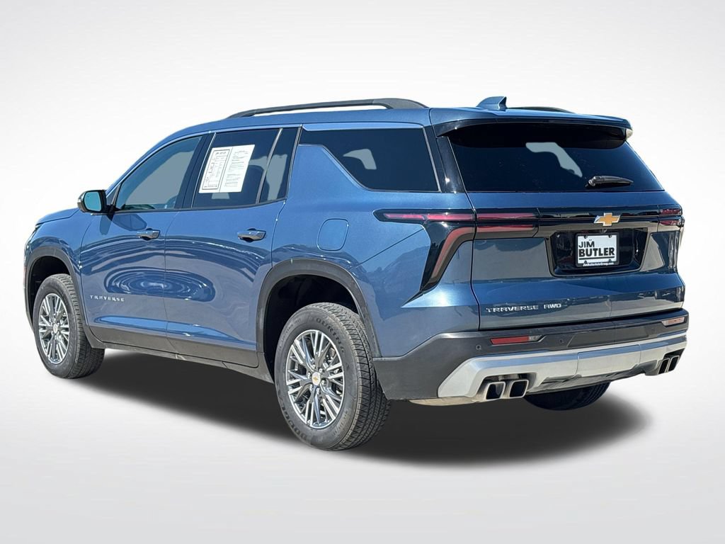 Used 2025 Chevrolet Traverse LT w/ Driver Confidence Package AWD/4WD image 4