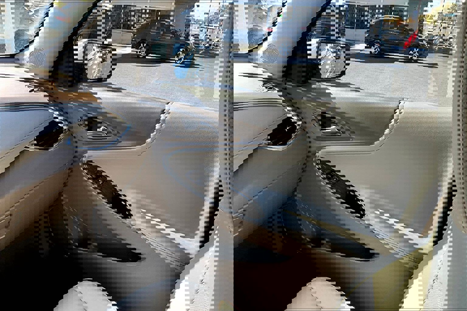 Used 2017 Chevrolet Malibu Premier w/ Driver Confidence Package FWD image 16