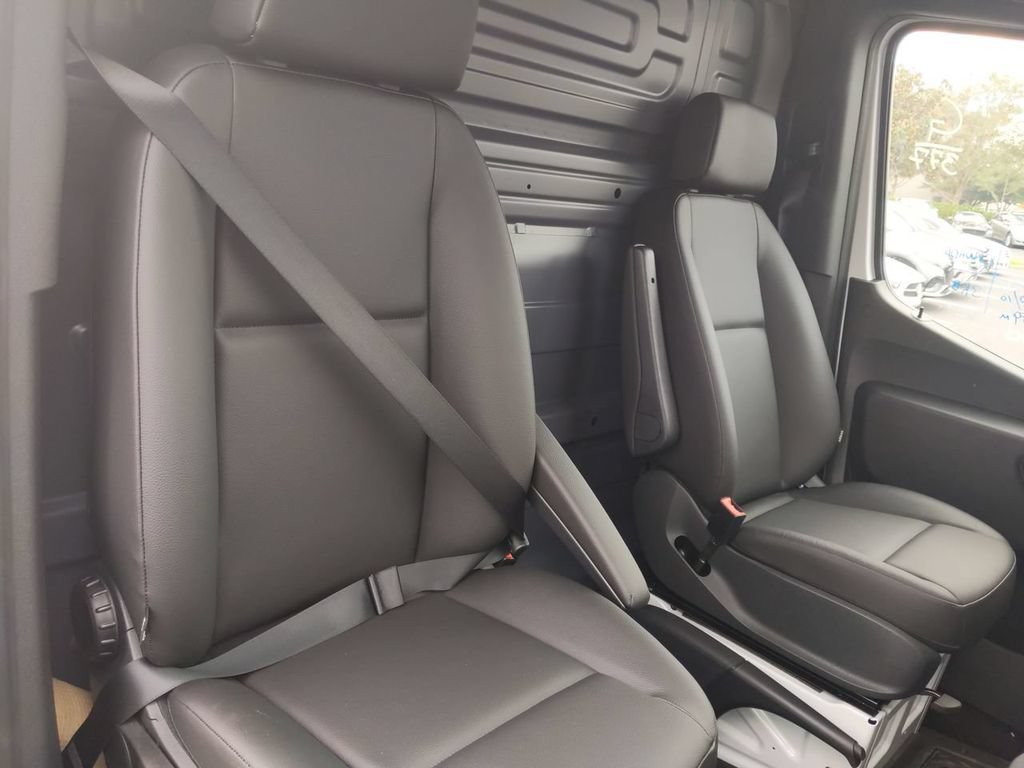 Used 2022 Mercedes-Benz Sprinter 2500 image 12