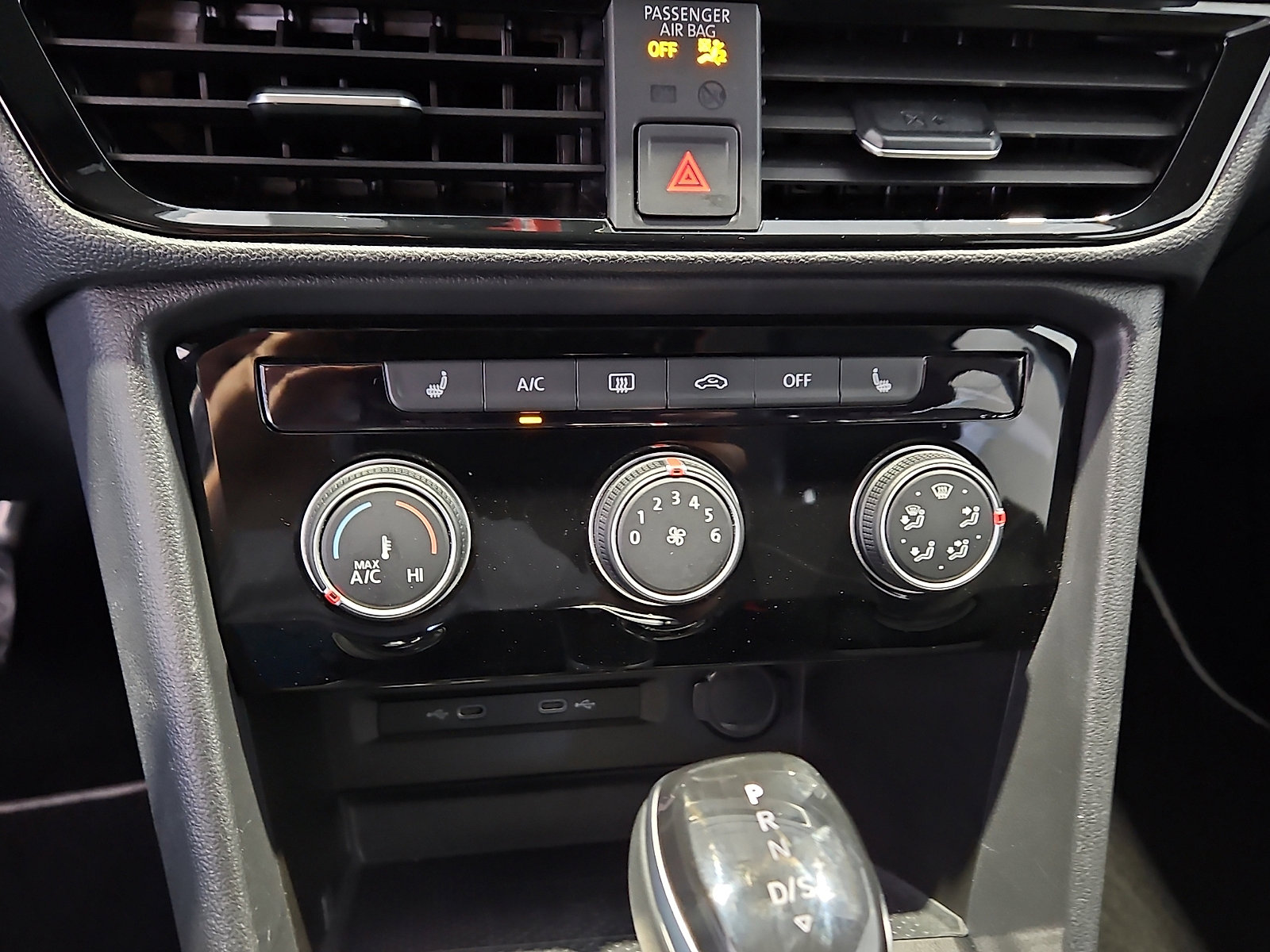 Certified 2023 Volkswagen Taos SE w/ Black Wheel Package FWD image 16