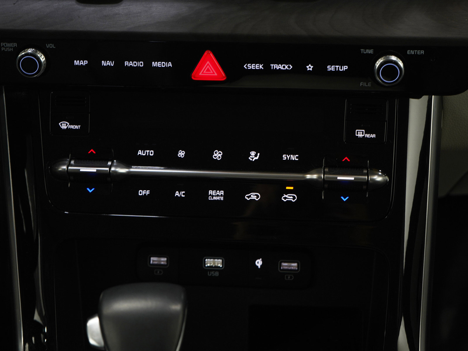 Used 2022 Kia Carnival EX image 16