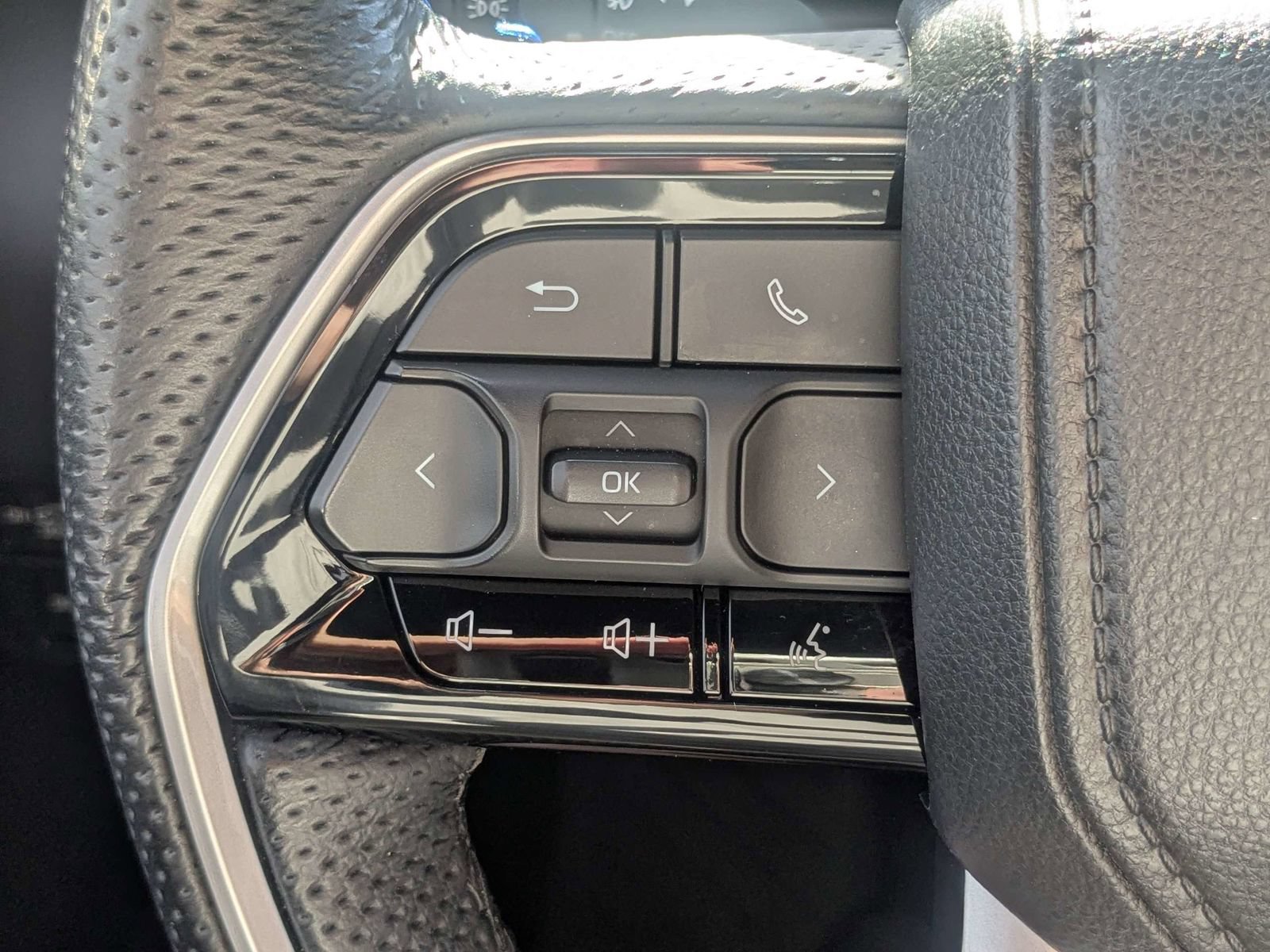 Used 2024 Toyota Sequoia Platinum AWD/4WD image 29