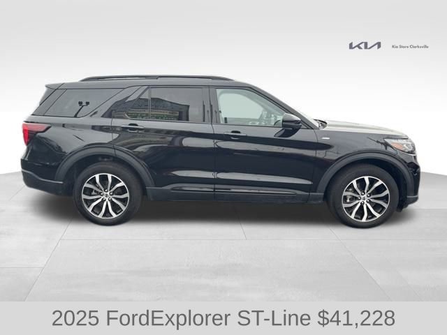 Used 2025 Ford Explorer ST-Line image 9