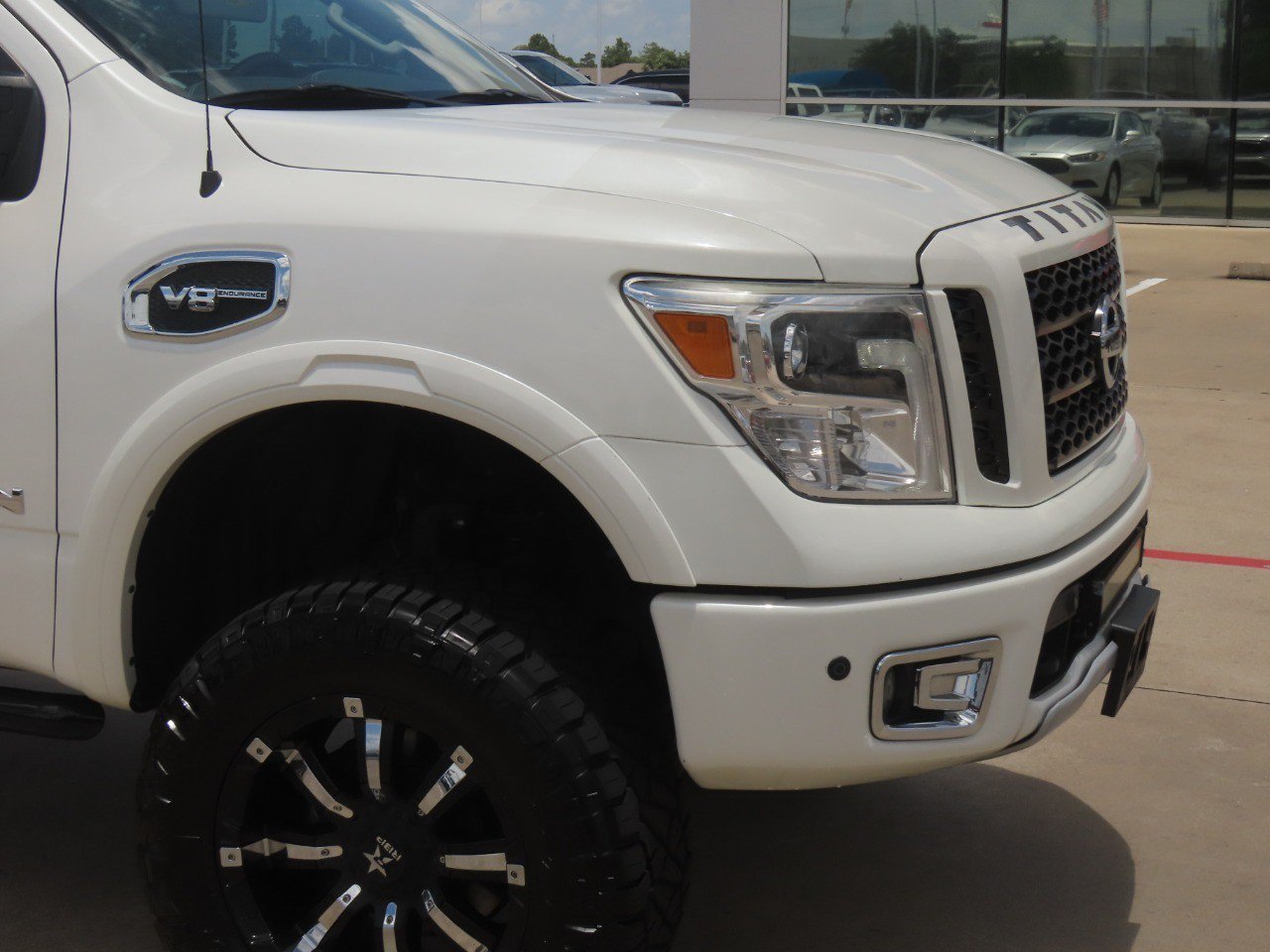 Used 2017 Nissan Titan PRO-4X w/ Pro-4x Convenience Package AWD/4WD image 6