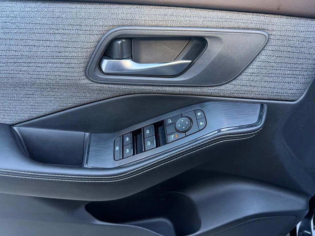 Used 2021 Nissan Rogue SV AWD/4WD image 9