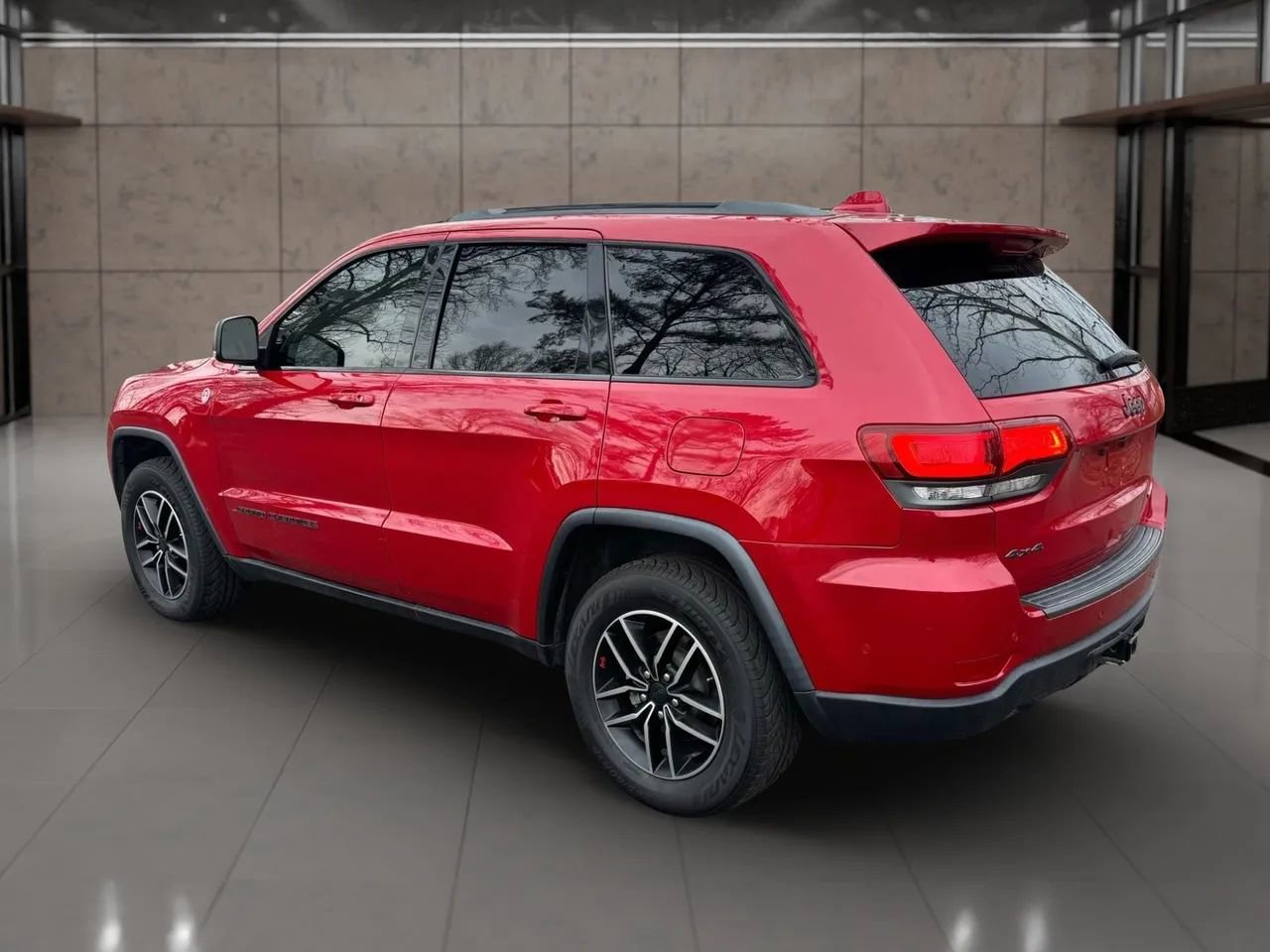 Used 2019 Jeep Grand Cherokee Trailhawk AWD/4WD image 5