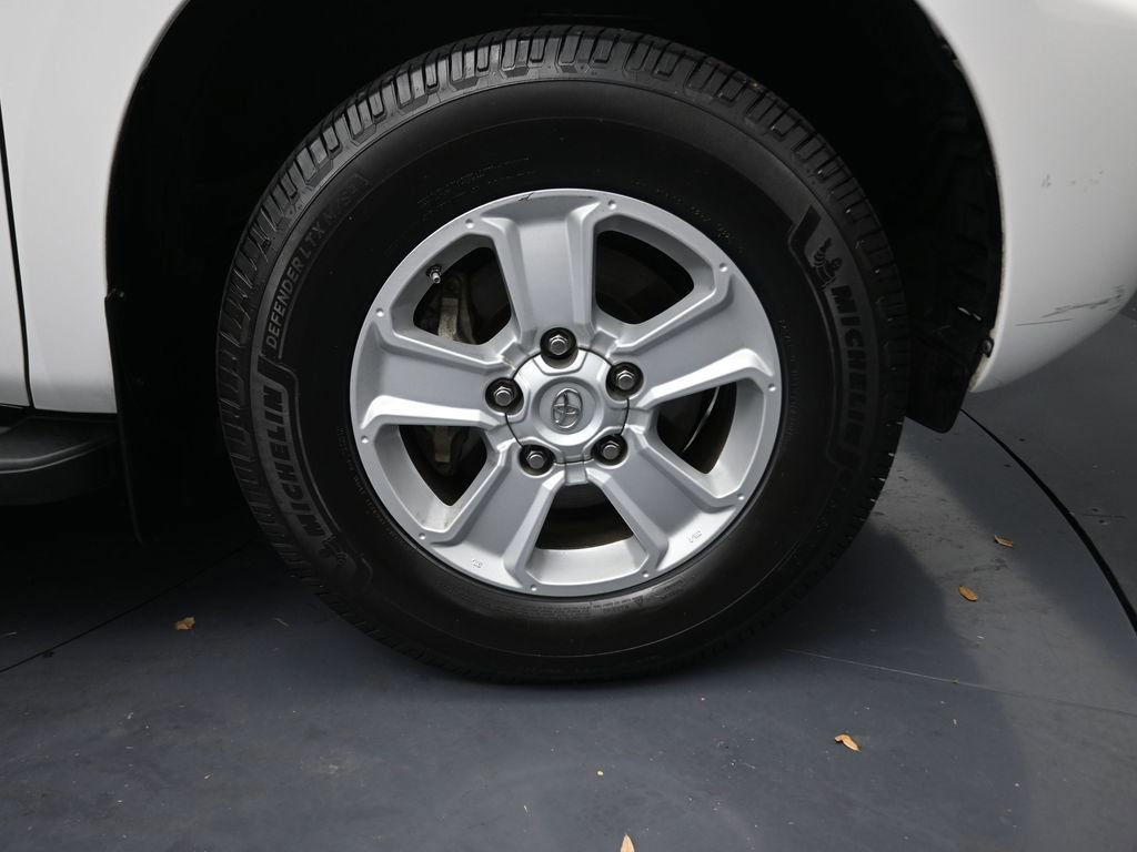 Used 2020 Toyota Sequoia SR5 w/ Premium Package image 5