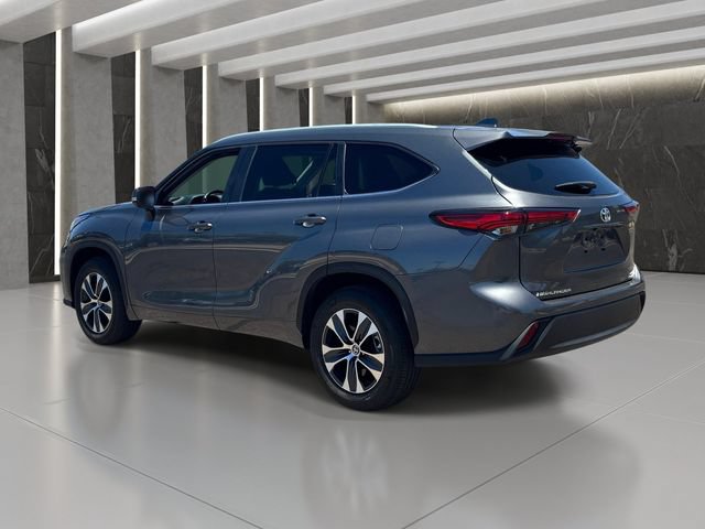 Used 2023 Toyota Highlander XLE FWD image 4