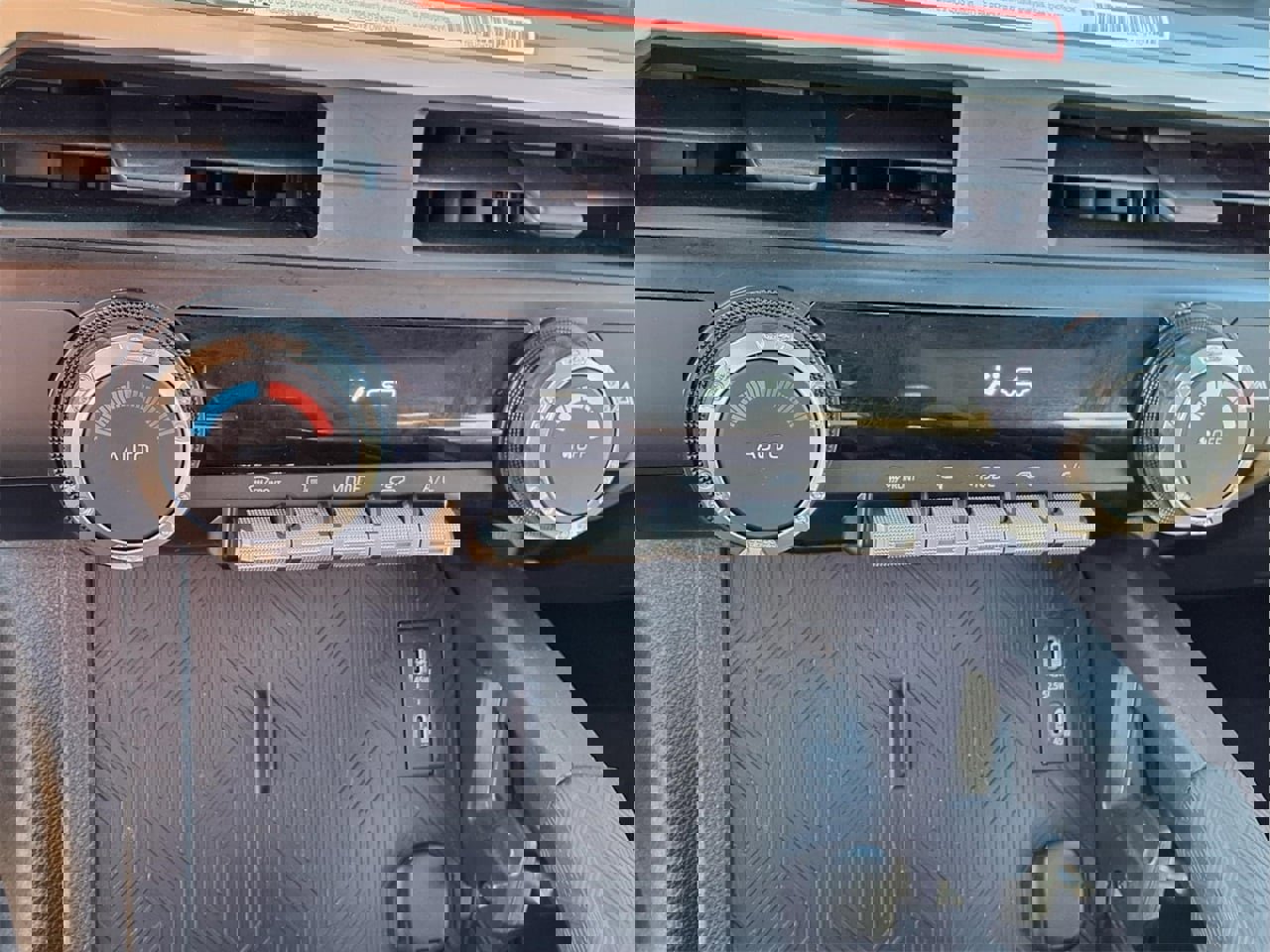 Used 2025 Toyota Tacoma TRD Off-Road image 19