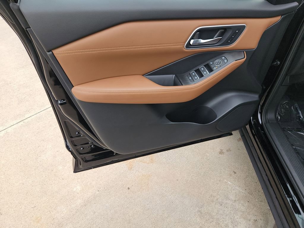 Certified 2025 Nissan Rogue Platinum w/ Platinum Premium Package image 31