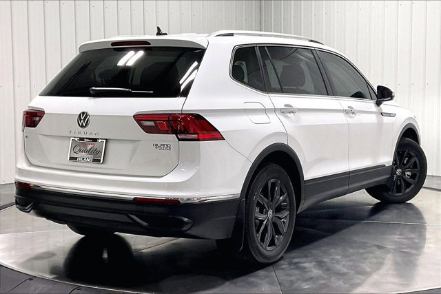 Used 2024 Volkswagen Tiguan SE w/ Panoramic Sunroof Package FWD image 13
