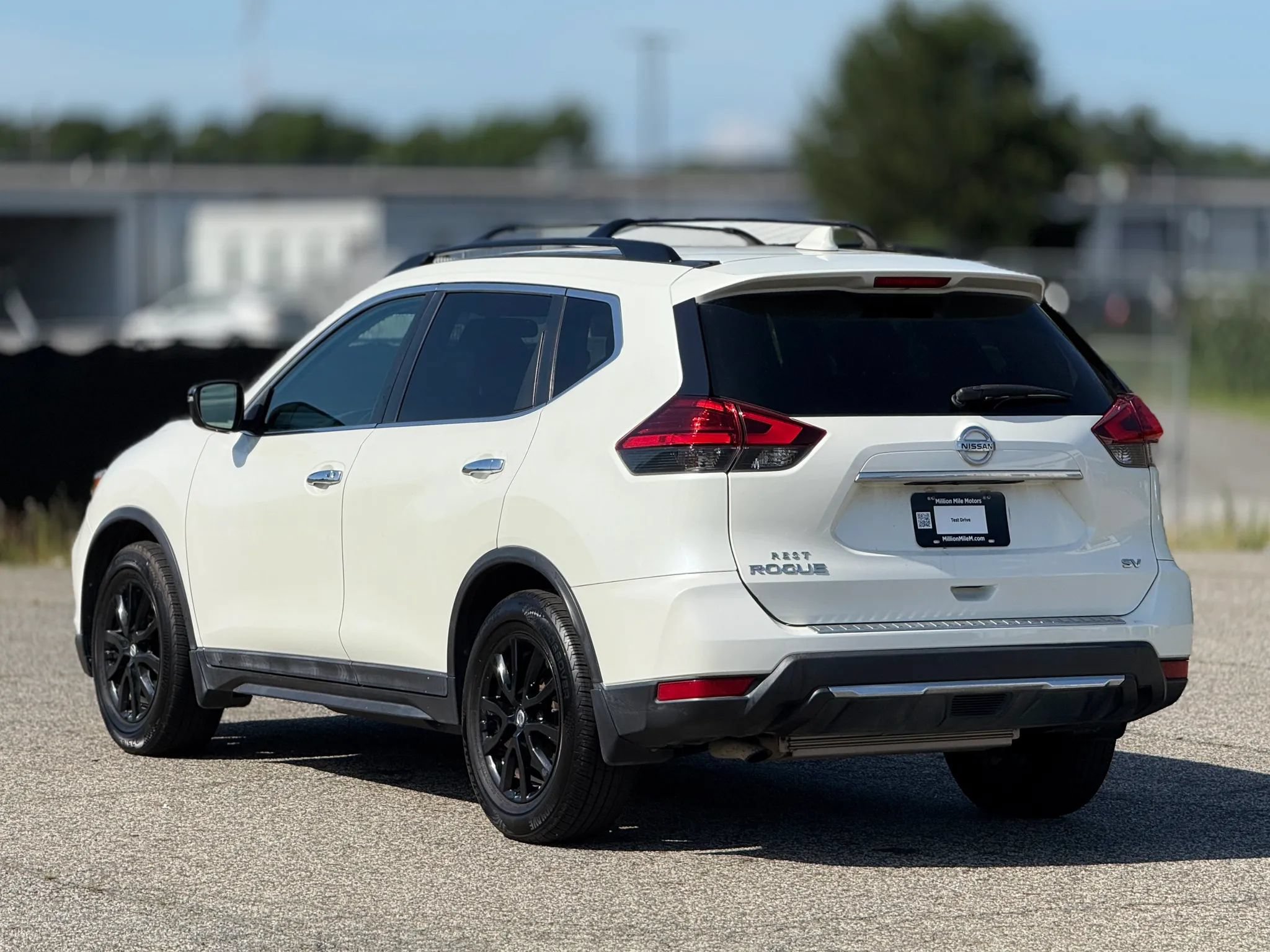Used 2017 Nissan Rogue SV w/ Midnight Edition FWD image 10