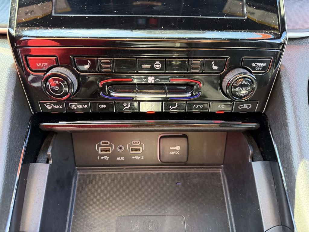 Used 2023 Jeep Grand Cherokee Altitude AWD/4WD image 29